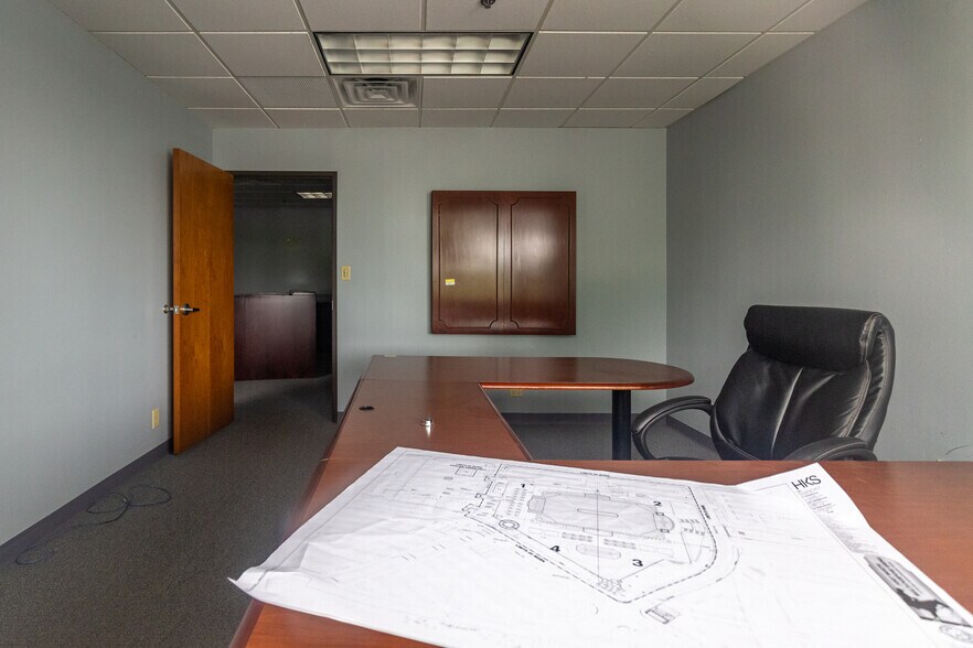 More Photos Of 685 John B Sias Memorial Pkwy, Fort Worth Manufacturing For Lease