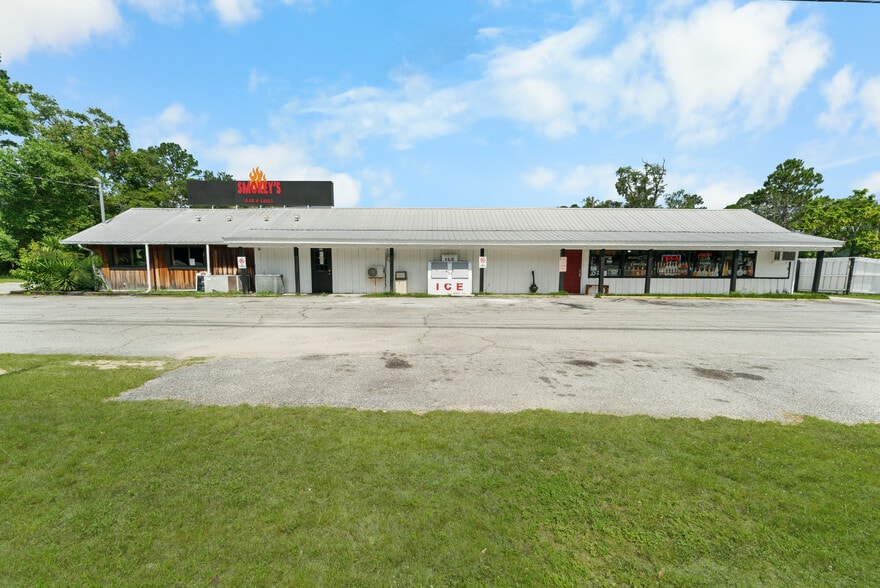 More Photos Of 512 S US Highway 301, Jesup Storefront For Sale