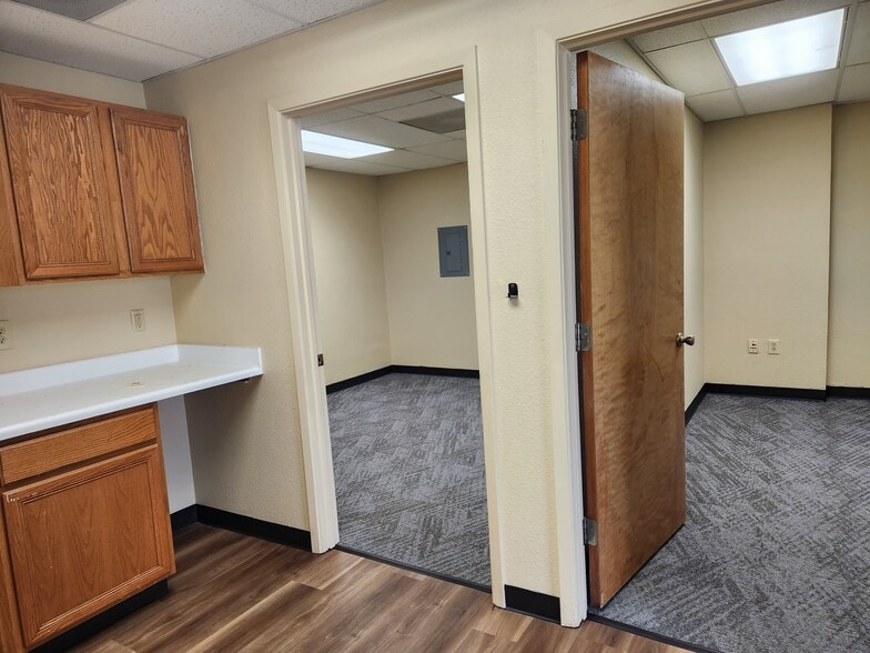 More Photos Of 10221 Desert Sands St, San Antonio Unknown For Lease