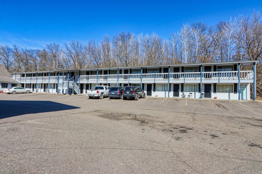 More Photos Of 726 S Highway 35, Saint Croix Falls Hotel For Sale