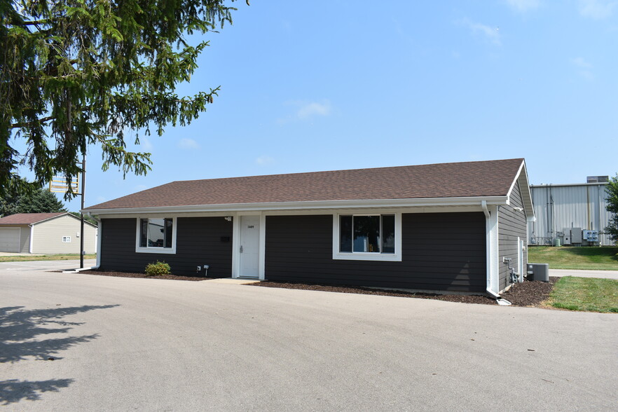 More Photos Of 1609 Plainfield Ave, Janesville Storefront Retail Office For Lease