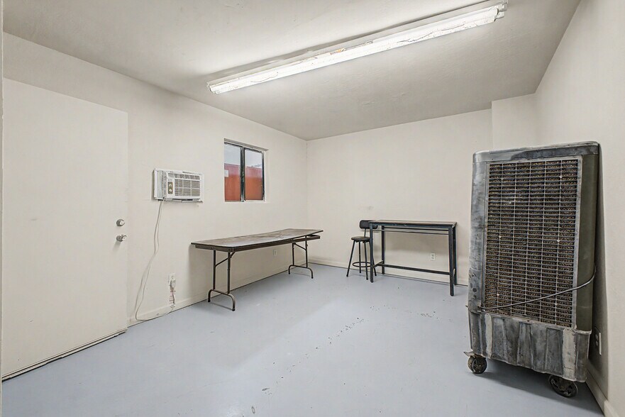 More Photos Of 3050 W 4th Ave, Apache Junction Warehouse For Lease
