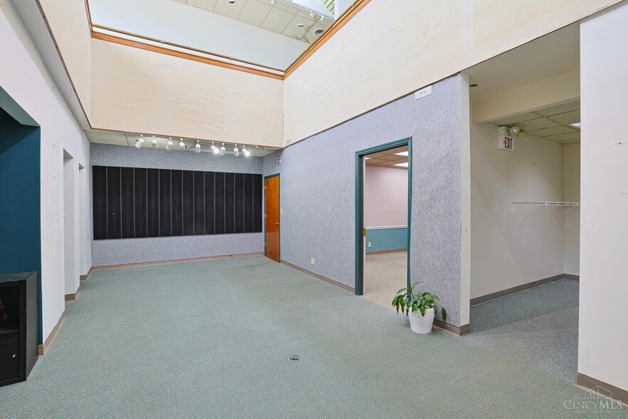 More Photos Of 2108 Central Pky, Cincinnati Loft Creative Space For Sale