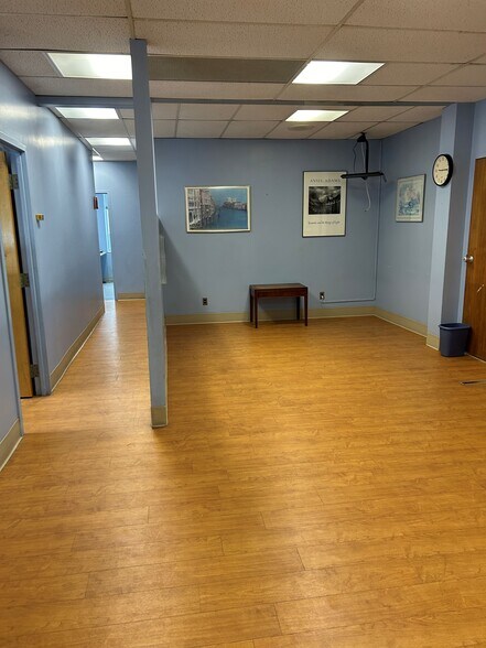 More Photos Of 1389 W Main St, Waterbury Office For Sale