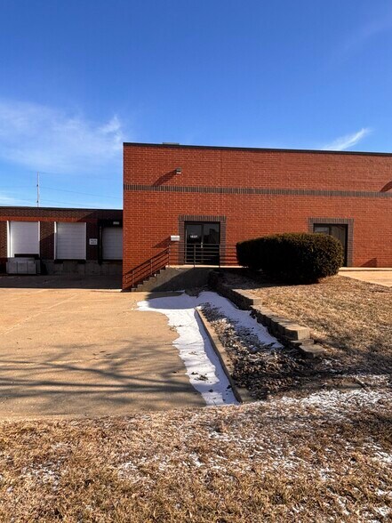 Primary Photo Of 1537 Vermont St, Des Moines Light Distribution For Lease