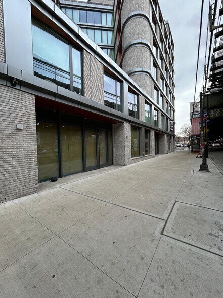 More Photos Of 265 Lorimer St, Brooklyn Multifamily For Lease
