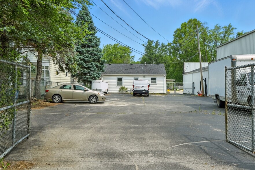 More Photos Of 137 E Joliet St, Schererville Office For Sale