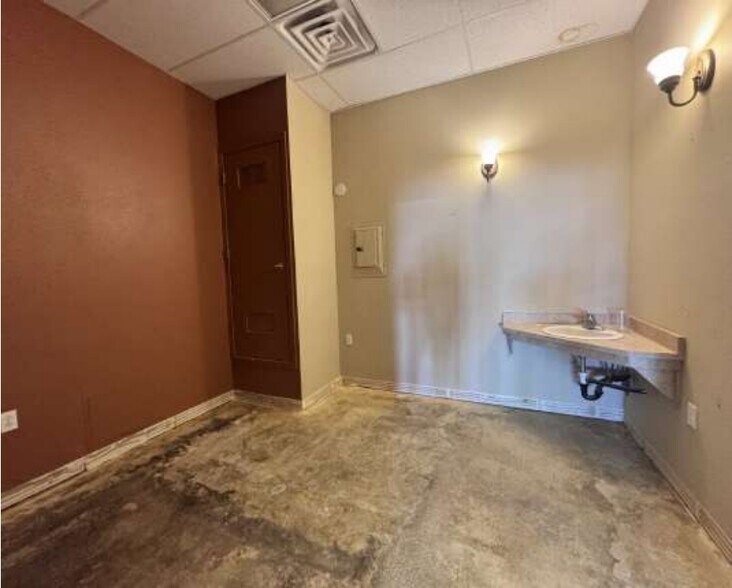More Photos Of 6392-6512 Westside Rd, Redding Unknown For Lease