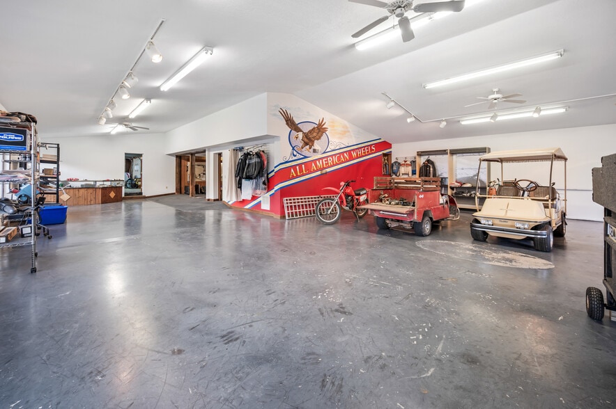 More Photos Of 4085 / 4086 State Route 422, Southington Showroom For Sale