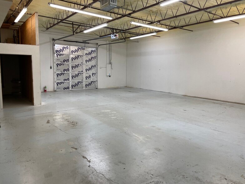 More Photos Of 9410 E 51st St, Tulsa Light Manufacturing For Lease