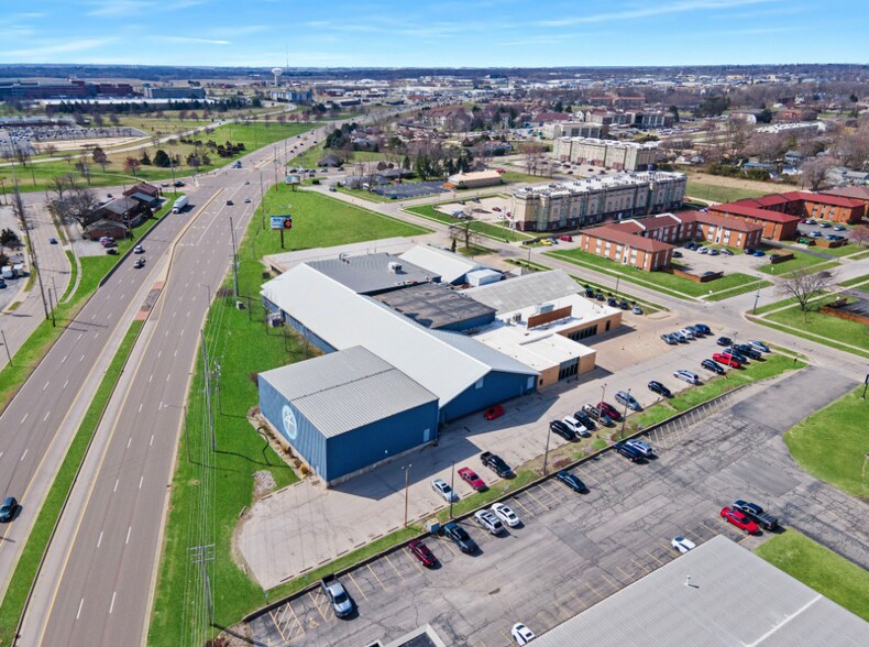 More Photos Of 904 Four Seasons Rd, Bloomington Specialty For Sale