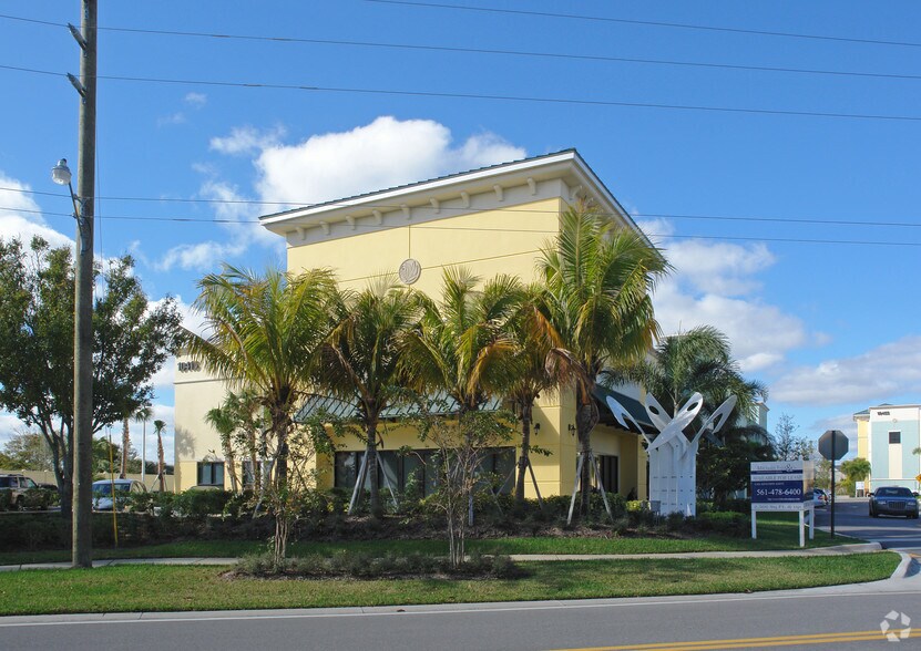 More Photos Of 10415 Riverside Dr, Palm Beach Gardens Showroom For Lease