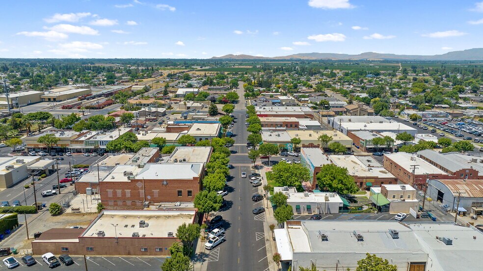 More Photos Of 128 S E St, Exeter Storefront For Sale