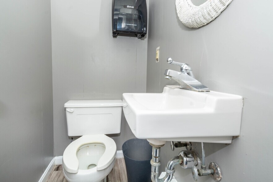 More Photos Of 115 W Mulberry St, Baltimore Office Residential For Sale