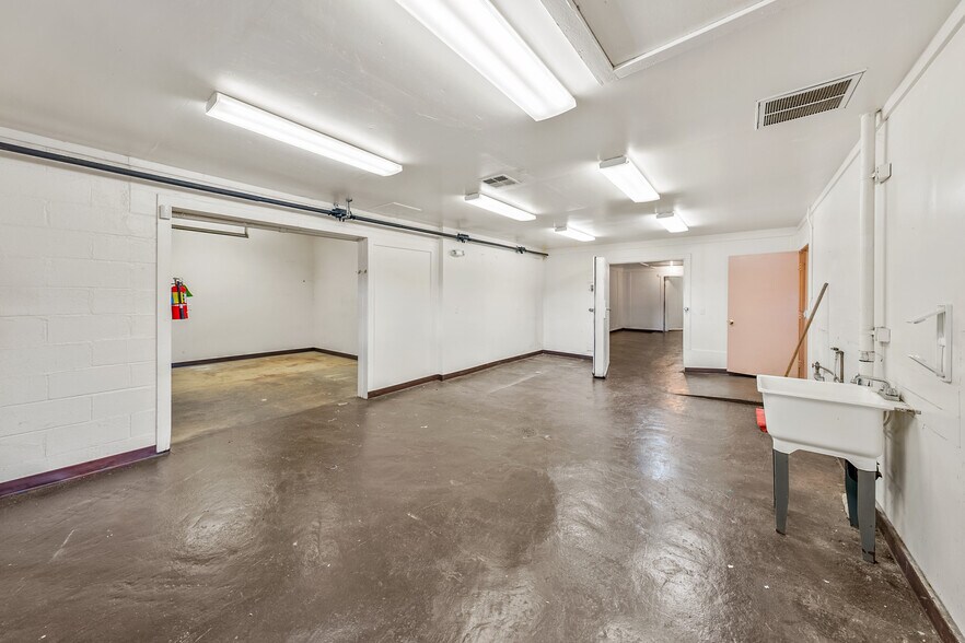 More Photos Of 211 Front St, Central Point General Retail For Sale