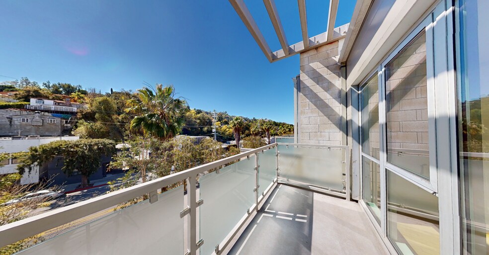 More Photos Of 3450 Cahuenga Blvd W, Los Angeles Office Residential For Lease