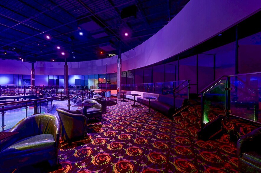 More Photos Of 5555 70th Pl, Bedford Park Freestanding For Sale