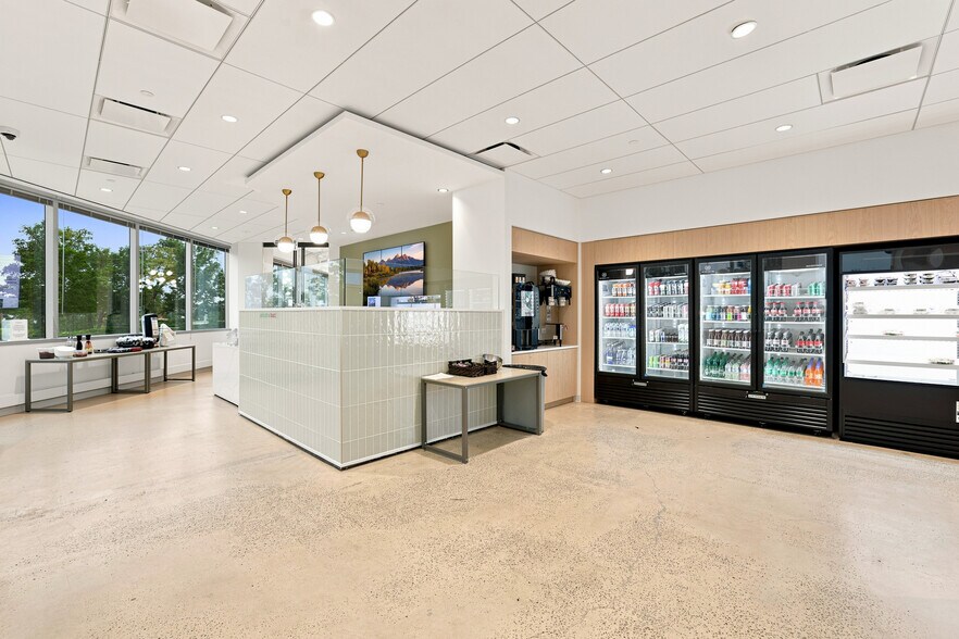 More Photos Of 1 Tower Ln, Oakbrook Terrace Office For Lease
