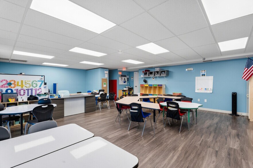 More Photos Of 2580-2590 SE Willoughby Blvd, Stuart Warehouse For Sale