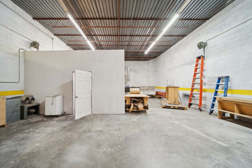 More Photos Of 4434-4437 S 74th Ave, Tulsa Warehouse For Sale