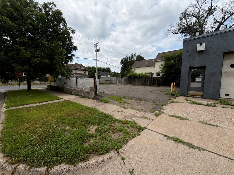 More Photos Of 237 Richmond St, Saint Paul Auto Repair For Sale