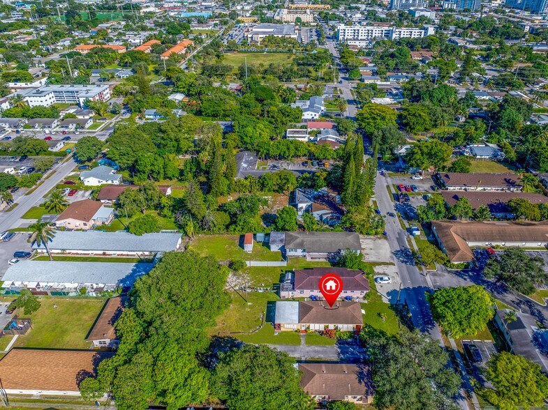 More Photos Of 2459 Pierce St, Hollywood Apartments For Sale