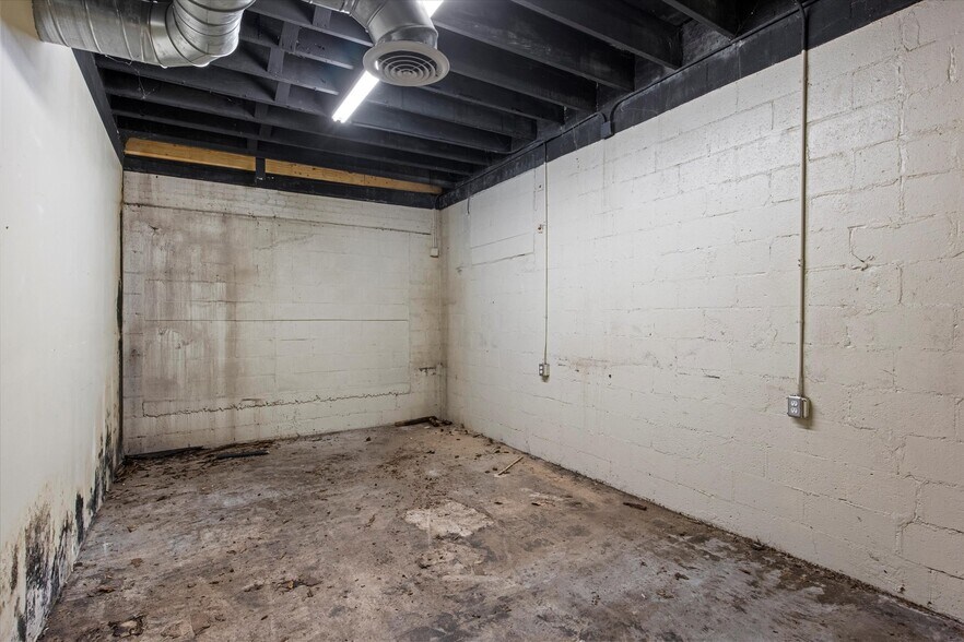 More Photos Of 987 Hollywood Rd NW, Atlanta Industrial For Sale