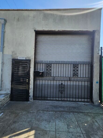More Photos Of 3008 W Hyde Park Blvd, Los Angeles Warehouse For Lease