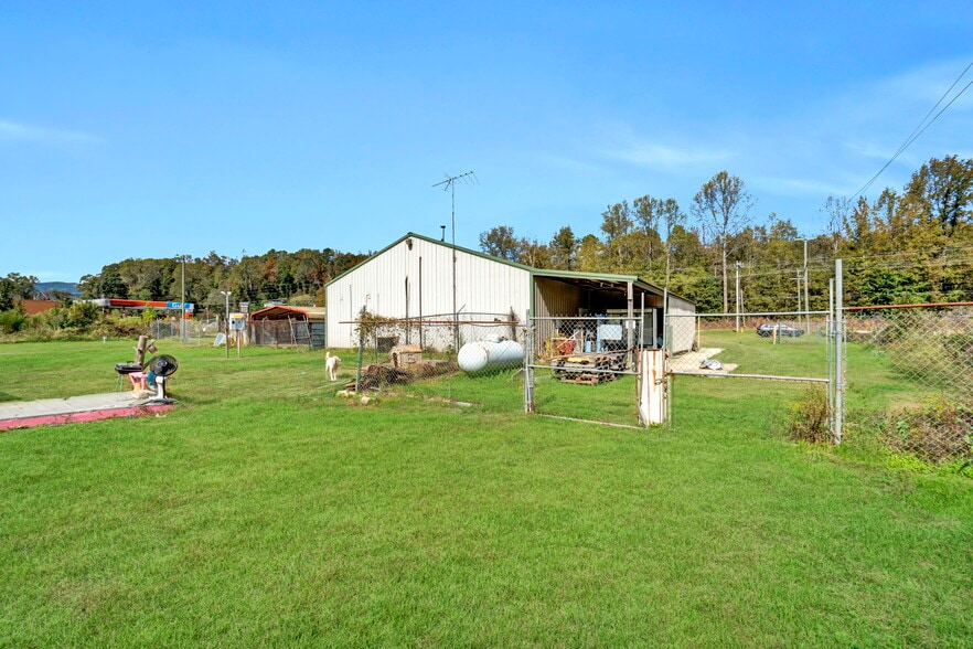 More Photos Of 4033 Geer Hwy, Cleveland General Retail For Sale