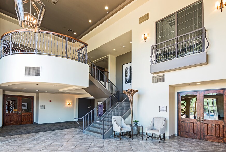 More Photos Of 8700 E Vista Bonita Dr, Scottsdale Medical For Lease
