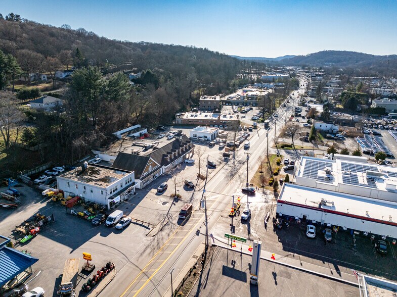 More Photos Of 524-526 Bedford Rd, Bedford Hills General Retail For Sale