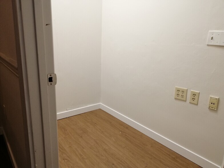 More Photos Of 2211 3rd Ave, Seattle Apartments For Lease