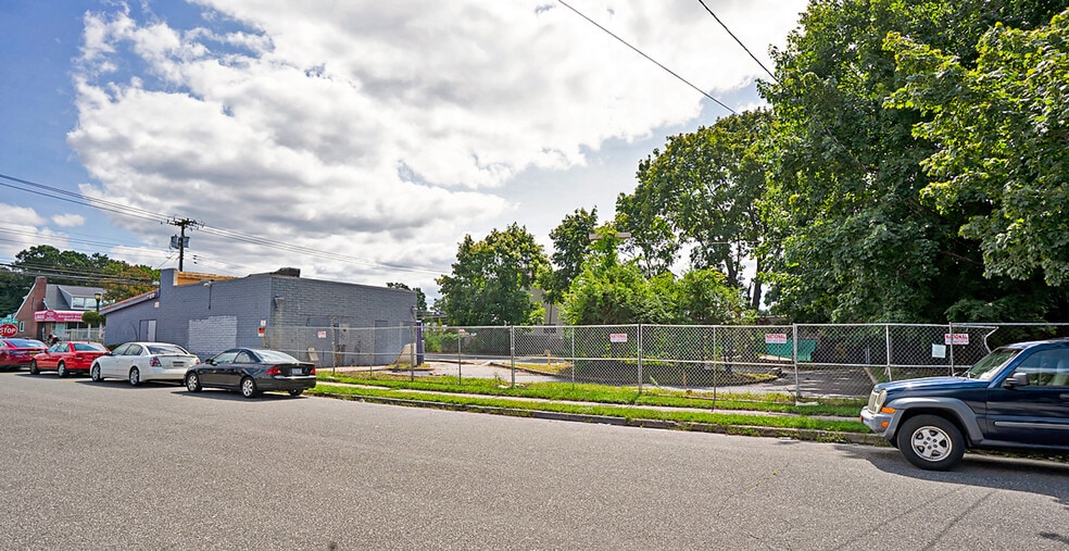 More Photos Of 336 Larkfield Rd, East Northport Freestanding For Sale