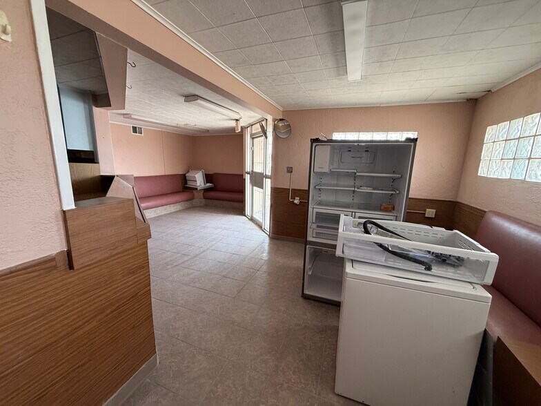 More Photos Of 7184 Alameda Ave, El Paso Veterinarian Kennel For Sale