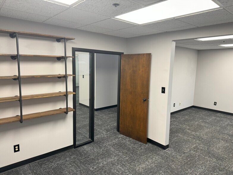 More Photos Of 10078 E Kemper Rd, Montgomery Unknown For Lease