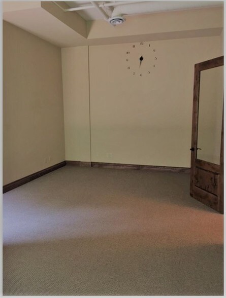 More Photos Of 8646 Eagle Creek Cir, Savage Office For Lease