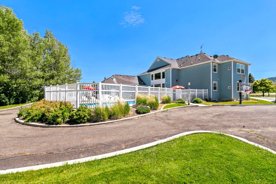More Photos Of 40 Christa Circle cir, Garden City Specialty For Sale