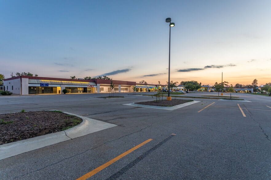 More Photos Of 200 Army Post Rd, Des Moines Unknown For Lease