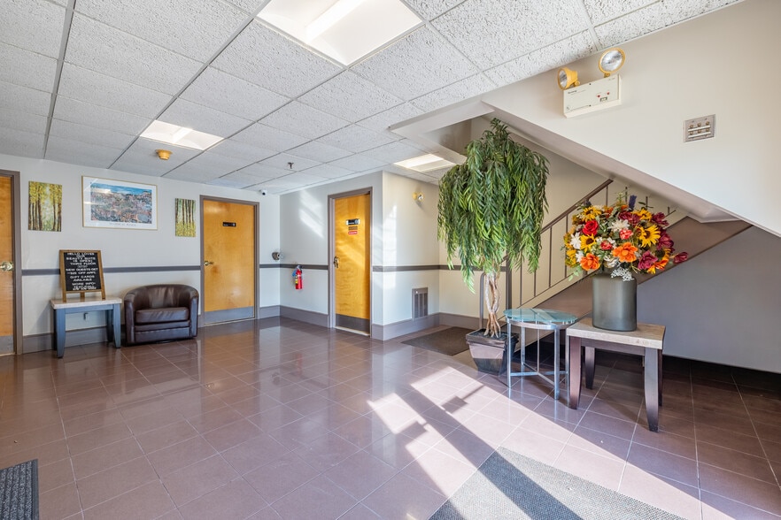 More Photos Of 1538 Turnpike St, North Andover Medical For Sale