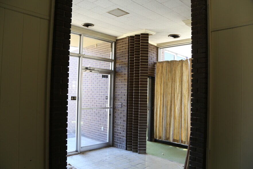 More Photos Of 2190 Cherokee Rd, Alexander City General Retail For Sale