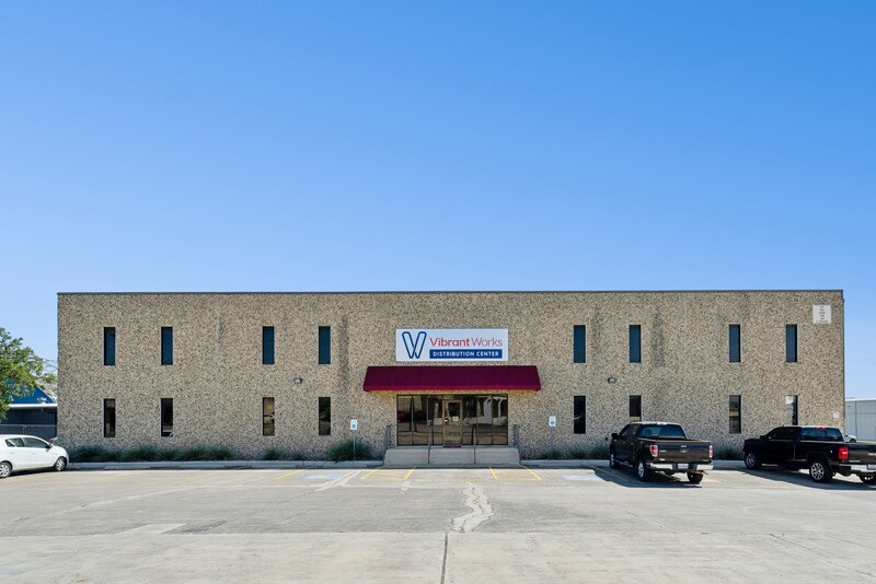 Primary Photo Of 101 E Nakoma St, San Antonio Showroom For Lease