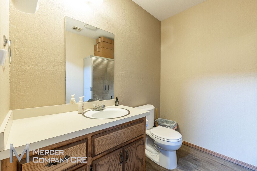 More Photos Of 10316 Greenbriar Pl, Oklahoma City Office For Sale