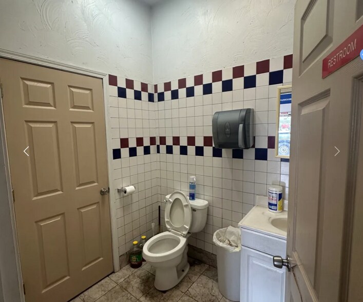 More Photos Of 301 N McKenzie St, Foley Auto Repair For Sale