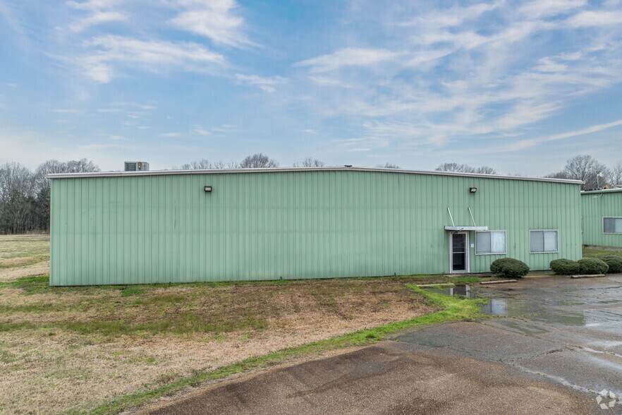 More Photos Of 120 Saint Charles Ave, Flora Manufacturing For Sale