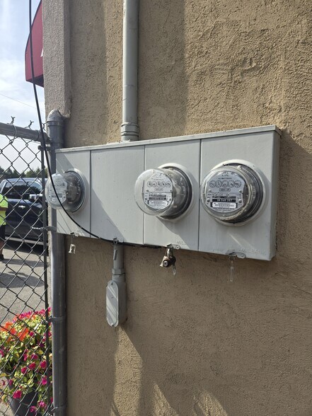 More Photos Of 20 Woodland St, Methuen Auto Repair For Sale