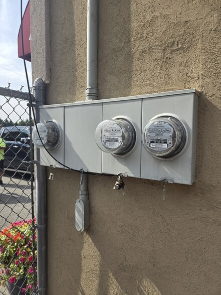 More Photos Of 20 Woodland St, Methuen Auto Repair For Sale