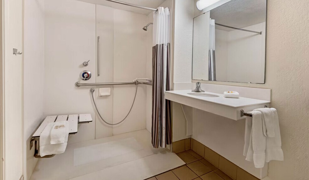 More Photos Of 6410 N Interstate 35, San Antonio Hotel For Sale