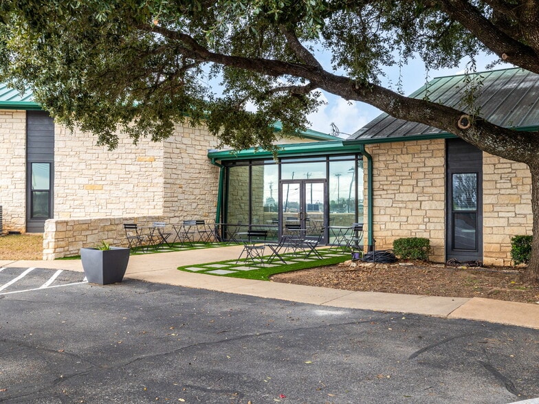 More Photos Of 6600 S Lakewoods Dr, Georgetown Specialty For Sale