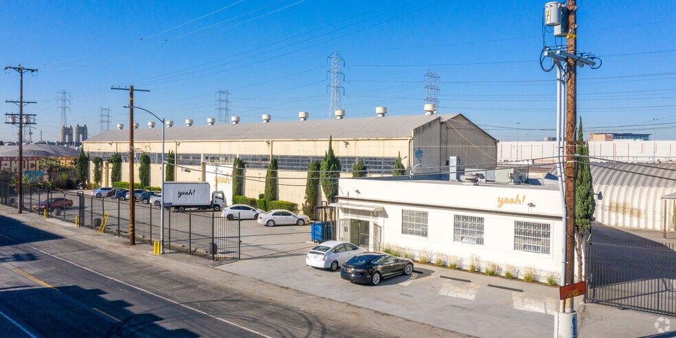 More Photos Of 249-251 S Mission Rd, Los Angeles Warehouse For Lease