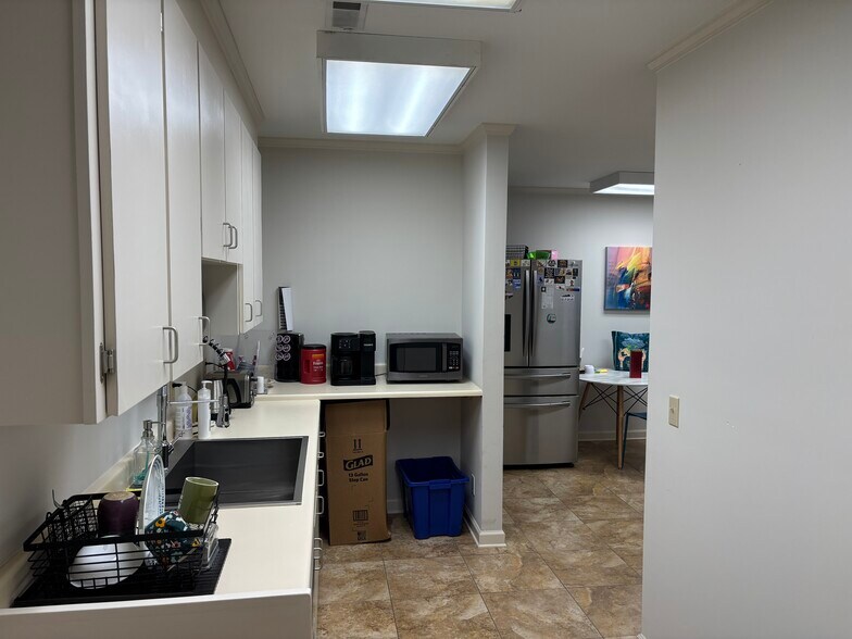 More Photos Of 30 Pointe Cir, Greenville Medical For Lease